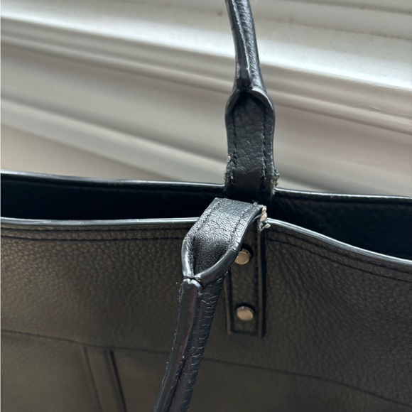 Wilfred Leather Tote w. Side Zippers - Picture 3 of 6